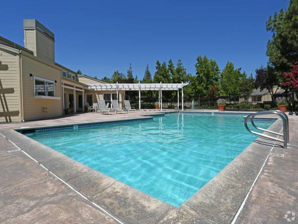 $1,500 / 1br - 642ft2 - Well-Appointed Baths (Located in Northwest Fresno, Fig Garden loop district.)63798509799809123