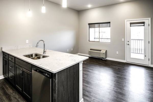 $1,190 / 605ft2 - ¡Estudio en el último piso listo!63681660043907123