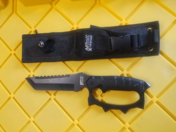 Large mtech knuckle knife 1