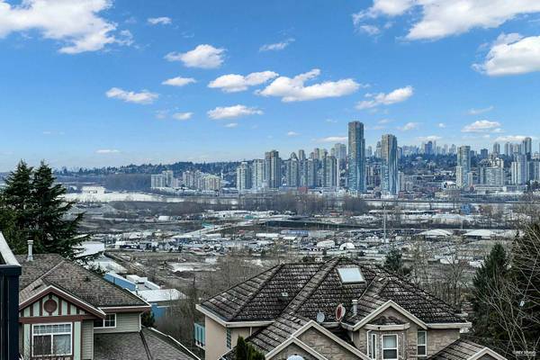 Room + Private Half-Bath | Gym & Central AC – Near SFU 1
