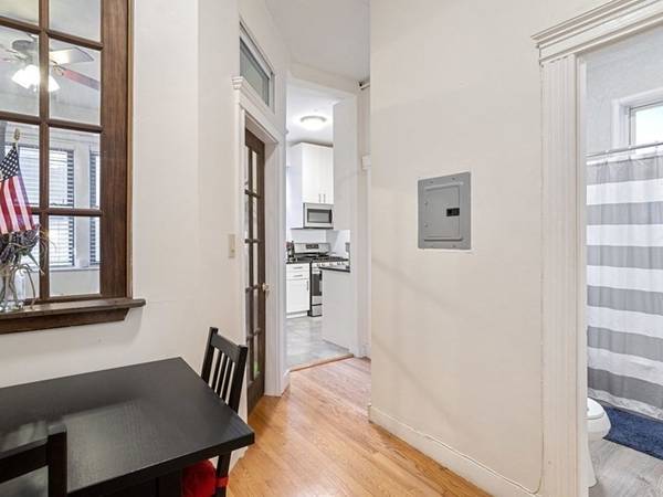 $1,800 / 1br - 485ft2 - centrally located Fenway condo64213538431873124