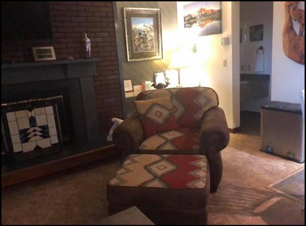 $2,295 / 1br - Very desirable large, furnished delux condo (Bend)63839292263299122