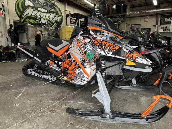 1 2021 Arctic Cat Riot X 8000 146 2 60 AMS w QS3 Shocks Charcoal 1