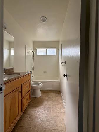 $930 / 1br - A very desirable apartment in a gated apartment 2269 Felspar St (San Diego)63954709254403122
