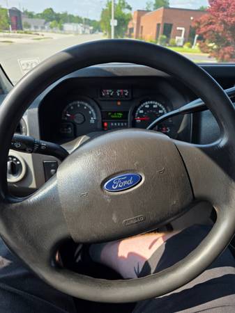 2014 Ford Econoline 150 - Photo 10