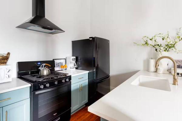 $293 / 3br - Frenchmen St 3 Br w Huge Balcony (New Orleans LA)63792269167617123