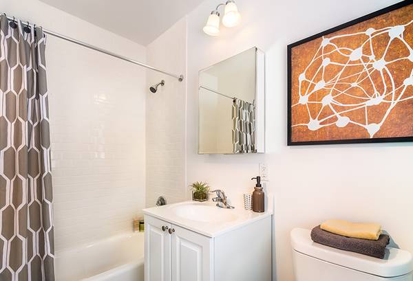 $3,645 / 2br - West Roxbury 2 Bed/1 Bath Townhouse (West Roxbury)63810087372417121