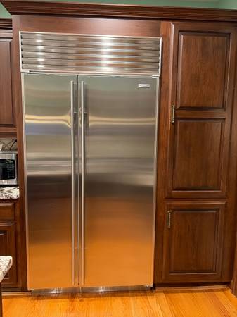 SubZero refrigerator/freezer 42 inch 1