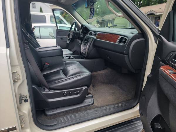 2013 YUKON XL SLT - $7,450 (NORTH TONAWANDA)63483433684225123