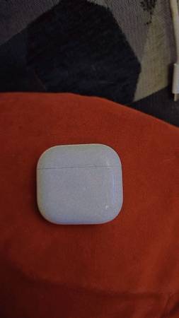 airpods encontrados (Aeropuerto Internacional de Seattle-Tacoma)63816234575875120