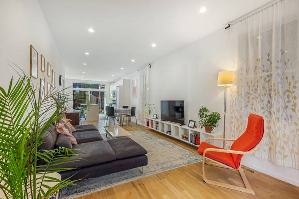 $3,200 / 2br - 1100ft2 - UK Village Modern 2 Bed 2 Bath w/ Coutyard Fully Furnished (West Town)63898601654787120