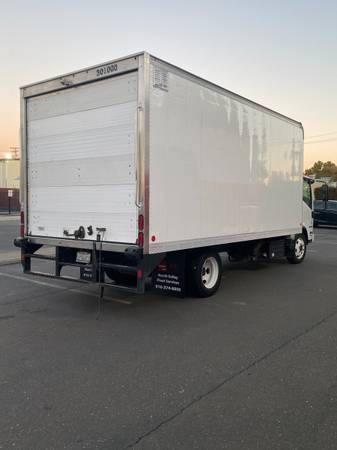 2017 Isuzu NRR 18' - Photo 7