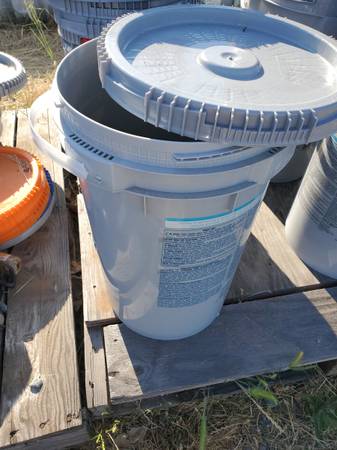 10 gal bucket 1