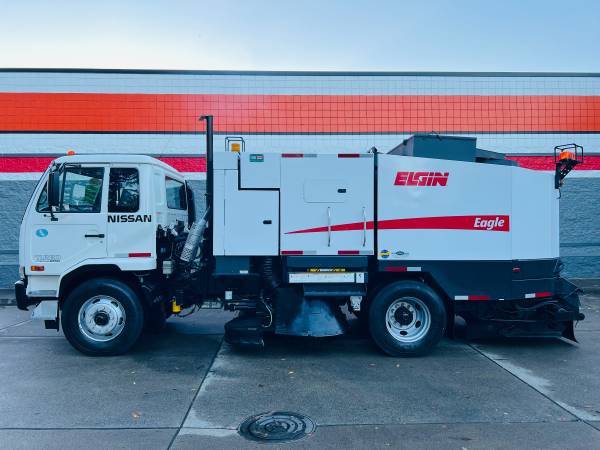 2009 Nissan UD 3300 - Photo 4