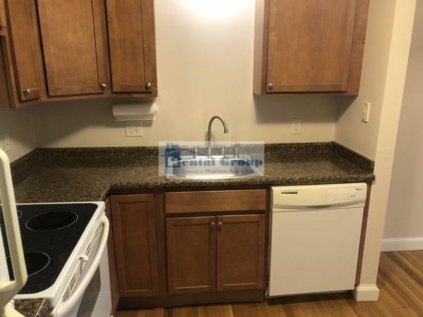 $2,300 / 2br - sunny 2 bed with heat and hot water hardwood floors   great location63655267999489124