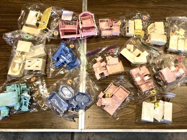 40’s/50’s DOLLHOUSE FURNITURE 1