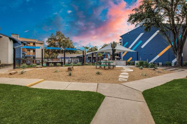 1BD 1BA, Stainless steel appliances, On-site maintenance 1