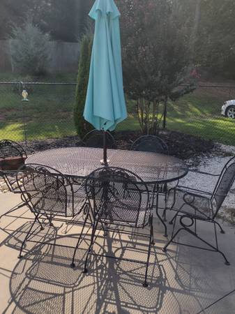 Outdoor Table & 6 chairs 1
