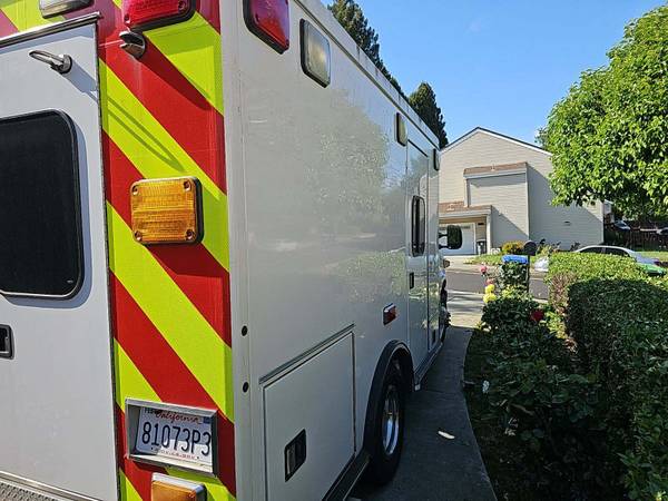 2008 Ford Super Duty E-350 Cutaway DRW Type III Ambulance - $12,99563487813267713123