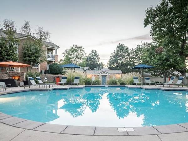 $2,041 / 1br - 845ft2 - Hardwood Floors, Electronic Thermostat, Online Service Requests (Highlands Ranch)63973359250691124