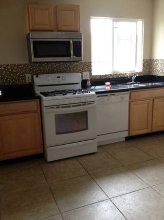 $2,100 / 1 hab - 895 pies² - 1025 N. MARIPOSA AVENUE (Los Ángeles)63818728264067123