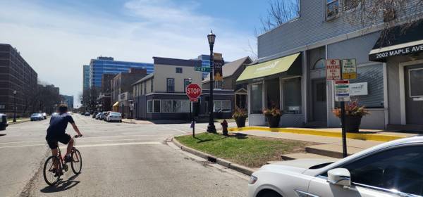 $2,800 ESPACIO COMERCIAL PARA OFICINAS U OTROS APRX 800 + PIES CUADRADOS + sótano completo.- (Evanston,)63844193394177122