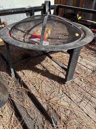 Nice wood burning fire pit with amber screen 1