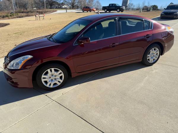 LOOOOK AT THIS MINT CONDITION NISSAN ALTIMA!!!!! 1