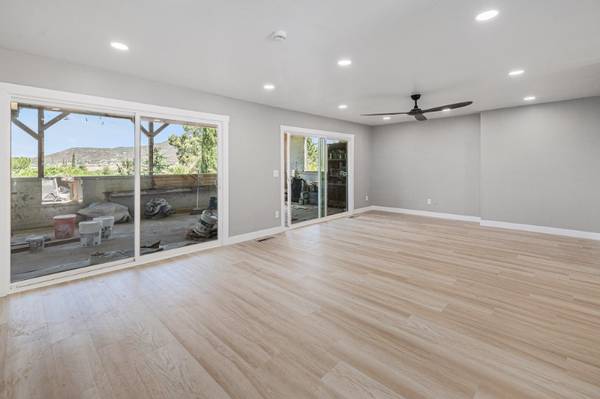 $3250.00 / 3br - 1400ft2 - CASA DE 3 HABITACIONES Y 2 BAÑOS MEJORADA CON VISTAS IMPRESIONANTES!!63701605329281120