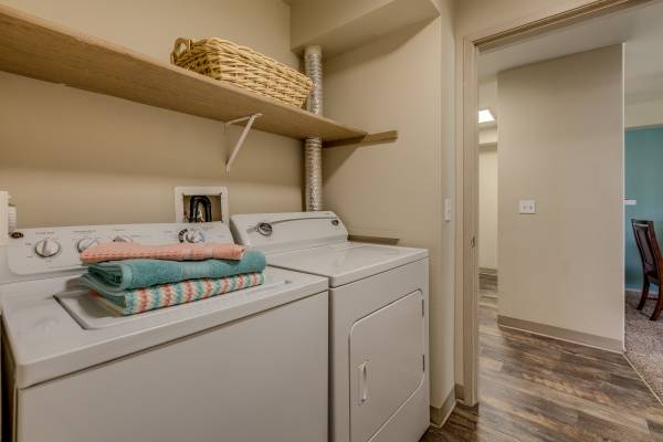 $1,599 / 1br - 665ft2 - 🌞 Bright Top-Floor 1BR w/ Pool, Fitness Center & Package Room! 🌴🏊‍♀ (Everett, Mukilteo, Lynwood, Mill Creek)63808083902467124