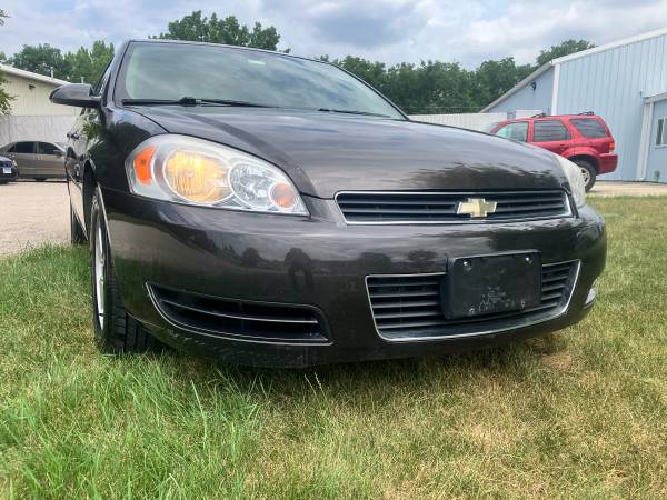 2008 Chevy Impala LS Leather  Sun roof - $2,800 (Shorewood)63618696495745124