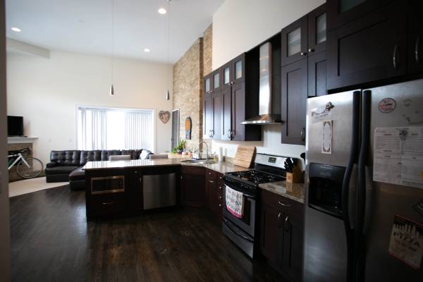$3,170 / 2br - Spacious Duplex in the Wicker Park w/Parking and Private Balcony! (Wicker Park)63918533501059123