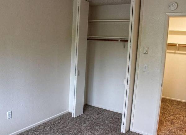 $1,295 / 1br - Key Card Access + Pool & Sauna + Adjacent to Washington Square Mall (Beaverton Tigard)63999315562882122