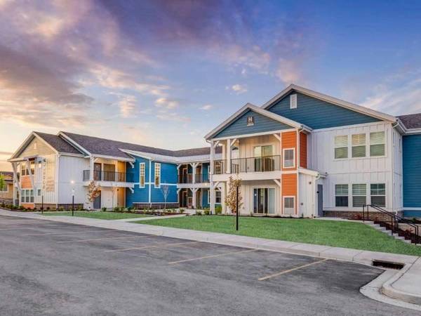 $1,779 / 2br - 1205ft2 - Amplios armarios empotrados*, techos altos de 9 pies y abovedados* (Herriman)63674191060097123