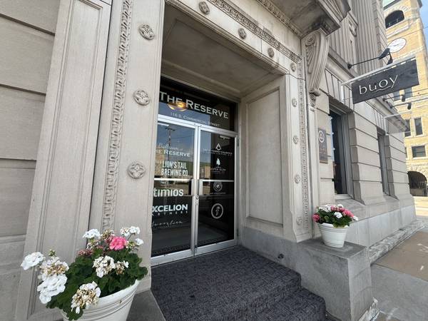 $1,395 / 900ft2 - Downtown Neenah Office Space For Lease (Neenah)63845965570561121