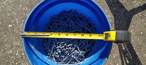 2 1/2 Gallons 3-1/2" Galvanized Nails 1