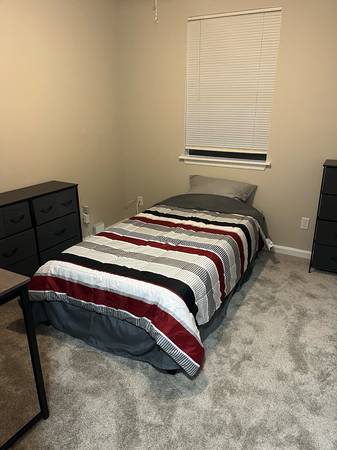 $700 / 3br - Small Furnished Room with Desk Bills Included (Augusta)63825470773761120