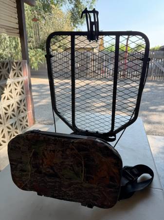 Hunting Lock-On Tree Stand 1