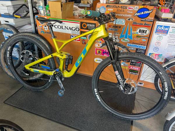 GT Sensor Pro Carbon 29er MTB  carbon wheels Shimano rock shox pike 1