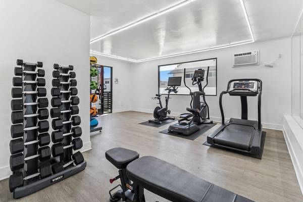 $2,420 / 2br - 750ft2 - Pet Friendly, Walk-in Closets, 2-Toned Upgraded Cabinetry63865481963777120