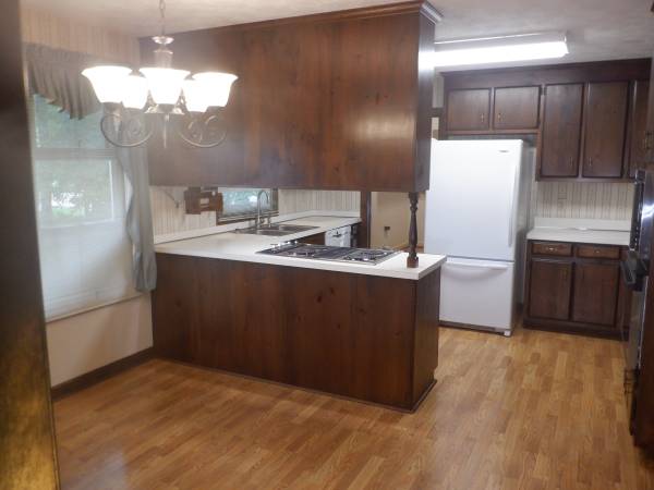 $2.595 / 4 habitaciones - 2.423 pies² - Casa estilo rancho con garaje para 2 autos disponible en alquiler (Grafton, Yorktown)63169730014467122