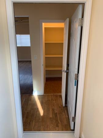 $1,525 / 425ft2 - Seaside studio with hardwood floors, nice, upstairs unit avail 12/01 (Seaside)64009497233922122