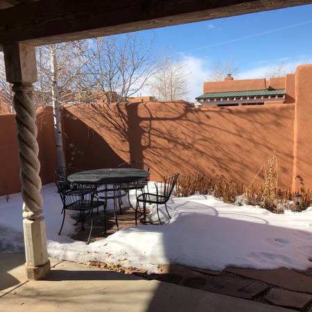 $2,200 / 2br - 950ft2 - Northside La Vida Feliz Condo (Upper Colonias)63659781356803123