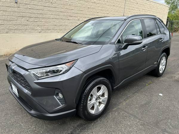 2021 Toyota Rav4 XLE Híbrido 4WD --1 dueño, título limpio, techo solar-- - $28,995 (kirkland)63613978538499120