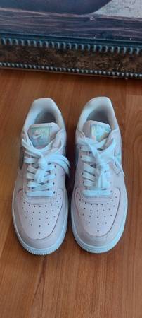 Woman's shoes size 6 1