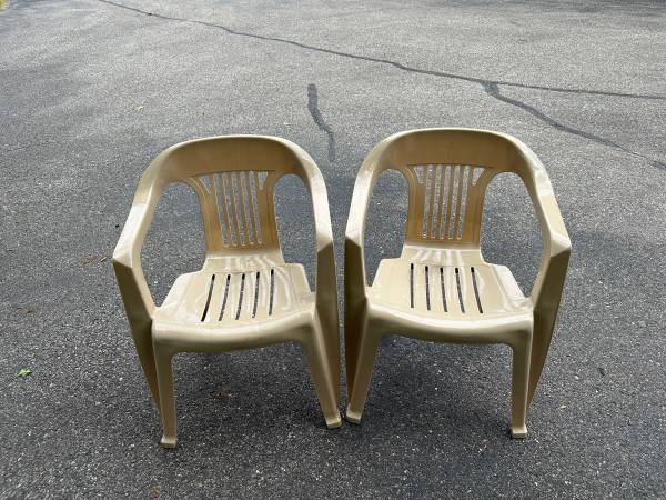Durable Gold Plastic Chairs 1