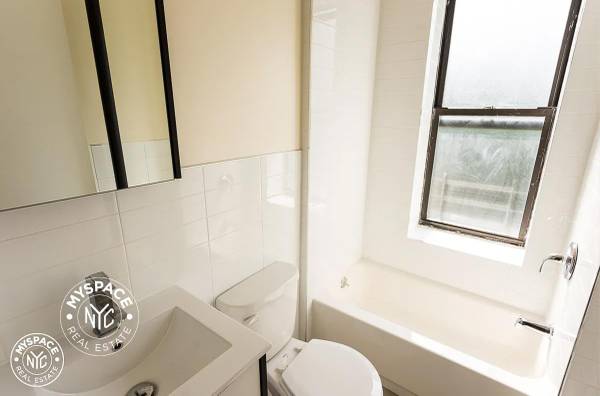 $3,100 / 1br - Beautifully NEWLY RENOVATED 1 bed in Williamsburg (Brooklyn)63854287976963124