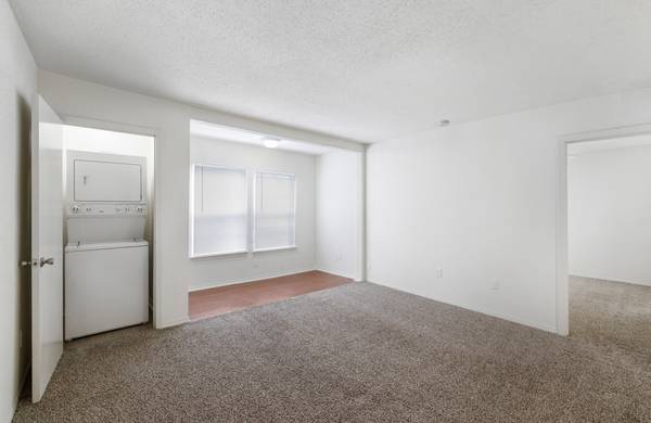 $1,090 / 1br - 636ft2 - Full Upgrade Available 1 Bedroom!! (Williams Blvd.)63792245969155123