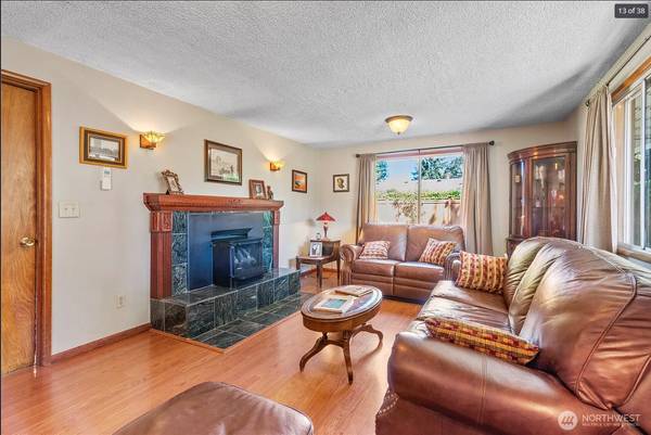 $475,000 / 3br - 1482ft2 - Updated Classic Ranch | 3 Bed, Hardwood Floors, New Sprinklers, Corner (Vancouver)63999453473155122