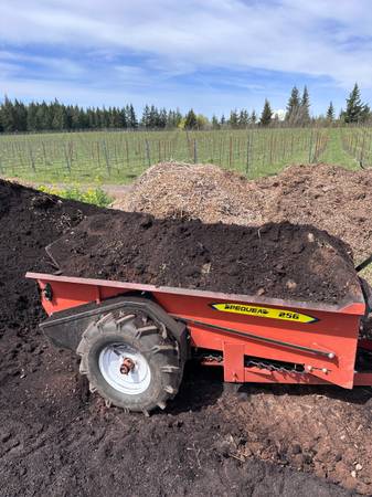 Pequea 25G compost / manure spreader 1